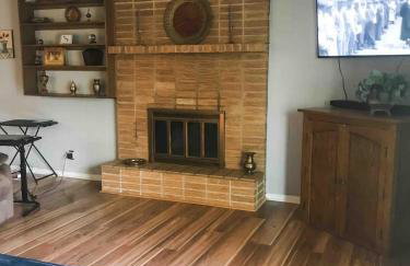 Entire House in the Heart of NW AR with Office Space - Foto 6