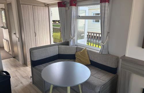 Sea Breeze Retreat 2 Bedroom Pet Friendly Caravan in Clarach Bay - Foto 11