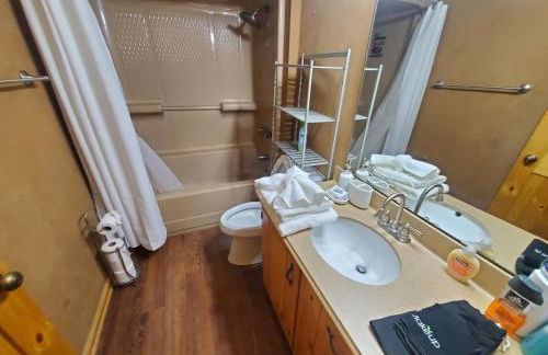 Gorgeous Cabin by Lake with Waterview and walking access - Foto 11