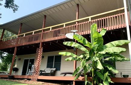 Upscale Lakefront Home w Dock & Kayaks - Photo 40