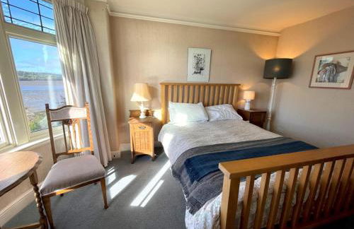 Beautiful 4BR Period Home With Spectacular Views - Pass the Keys - Photo 15