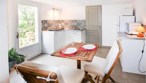 Nice Apartment In Caumont-Sur-Durance - Foto 4