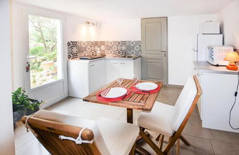 Nice Apartment In Caumont-Sur-Durance - Foto 4