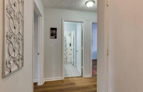 Beautiful 3 Bedroom- free parking 2M to Broadway - Foto 11