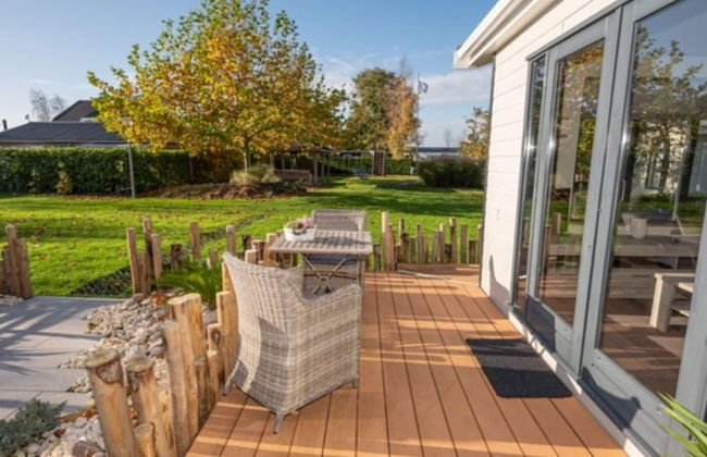 Chalet in Goedereede Near North Sea Beach - Photo 15