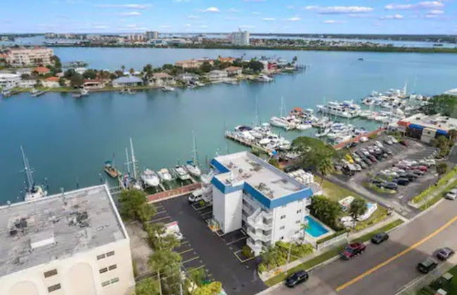 2 Bedroom Waterfront Pool Side! - Photo 80