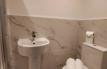 Sirius House - sleeps 7, driveway, garden - Photo 35