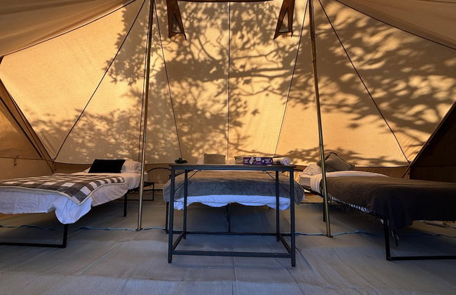 Cozy Winter Hot Tent With Log Burner, Tv & Hot tub - Foto 1