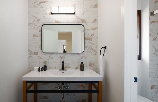 Mataro by Avantstay Large & Elegant Home in Santa Rosa w/ Hot Tub & Games - Foto 13