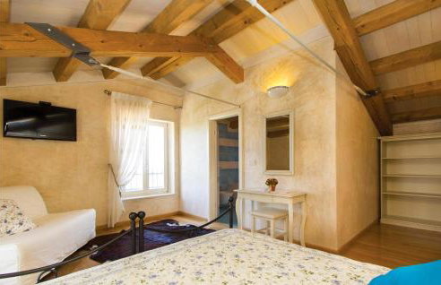 Awesome Home In Labin With Sauna - Photo 36