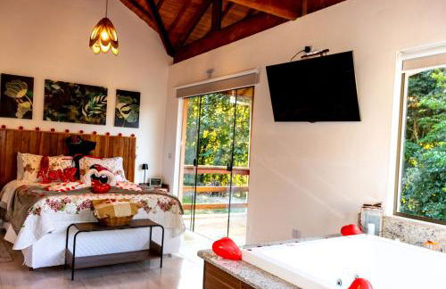 Chalé Canto do Galo 2 - Hidro da Jacuzzi, Lareira Ecológica, Cozinha Completa, Wi-Fi 80mbps, próximo a comércio local e relaxando ao som do riacho - Photo 4