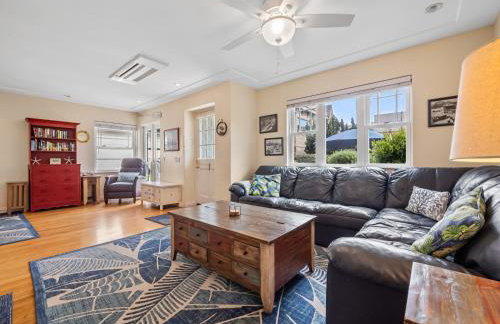 Stunning beach home - steps2sand, AC, Large Patio and Fast Wifi! - Foto 5