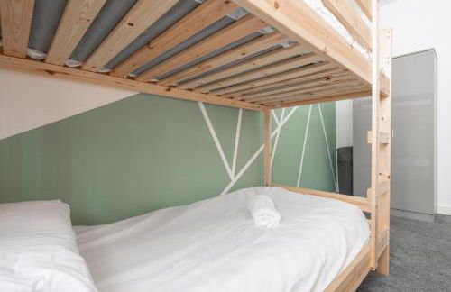 Huge Apartment - 8 Beds - Free Parking - Long Stays! - Foto 20