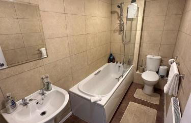 Charming 2Bedroom Home with Garden & Parking for 2 - Foto 7