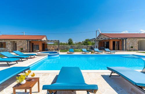 Promina luxury villa with 72sqm Heated Pool, Jacuzzi, Infrared Sauna, Tennis court, Media room - Foto 10