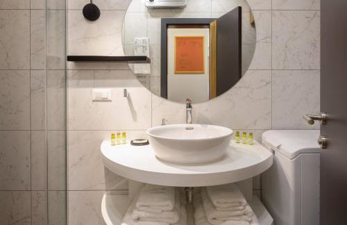V Luxury Apartment - Photo 9