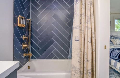 The Blue Sapphire 3BR 3BA Luxury Lakefront Home on Mineola Bay Stunning Views on Chain O Lakes - Photo 44