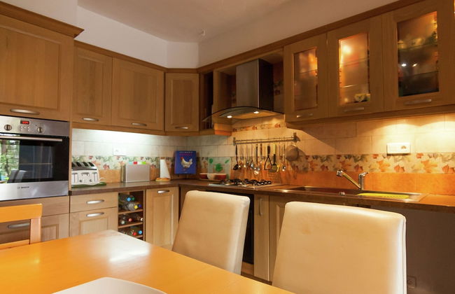 Spacious House With Heated Pool and Sauna - Photo 11