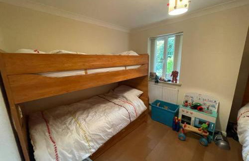 Luxury 4-5 Bed Home with Games Room and Balcony - Foto 22