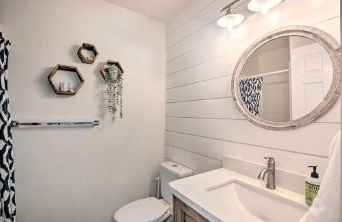 Spacious Garden City Townhome with Lake Views! - Photo 17