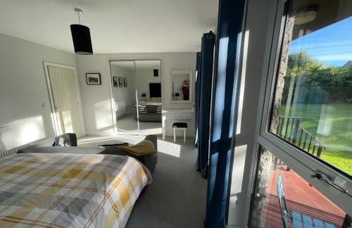 Modern Coastal Retreat, 5-Bedroom, 4-Bathroom Home, with Parking in Portsoy - Foto 10