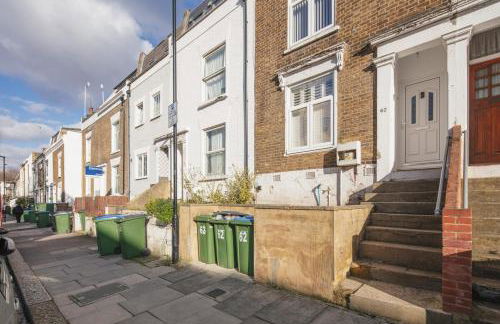 Spacious 3 Bedroom Home with PS5 and Pool Table Near O2 Arena Canary Wharf and Elizabeth Line to Central London - Foto 27