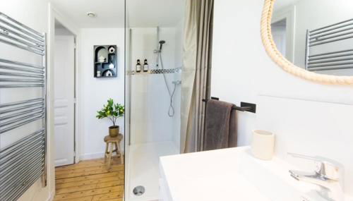 Comfort and Video Projector Close to Downtown - Photo 4