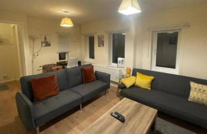 Cosy House- Sleeps 7 Centrally Located Free Parking, Fast WIFI Smart Tv with Sky and Netflix Business Travellers Relocators Leisure Welcome - Foto 17