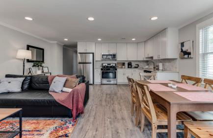 Stylish 3BR 3BA Colonial House by CozySuites - Foto 4