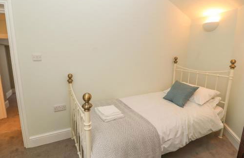 Cwmalis Hall - Photo 21