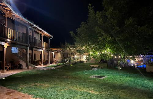 APARTAMENTOS DOÑA JIMENA DEL AMBROZ 4 Estrellas complejo único en el centro del pueblo - Foto 15