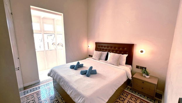 Local Living 2BR 2BA With Patio - Duplex Apartment - Foto 5, Habitación