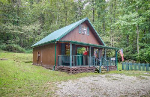 Riverfront Briceville Cabin with Patio and Fire Pit! - Foto 23