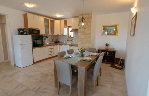 Kuća za odmor M&J s grijanim bazenom - Photo 33