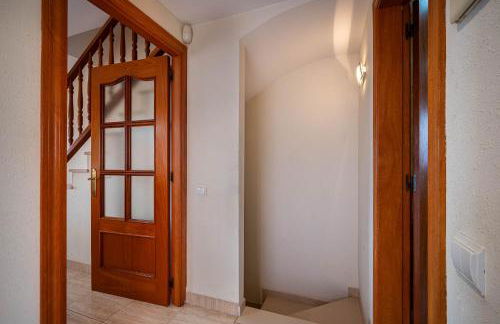 AT130 Casa con piscina privada, aire acondicionado y garaje - Foto 30