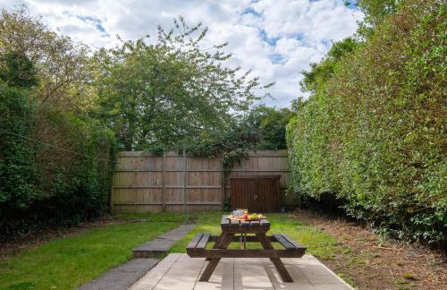 New Long Stays-4Bed-2Bath-Parking-By FabAccommodation - Foto 9