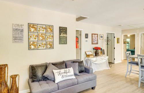 Hemphill Vacation Rental with Pool, Walk to Lake! - Foto 4