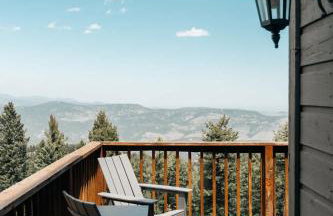 Peaceful Getaway with Hot Tub - Views - Evergreen - Foto 45
