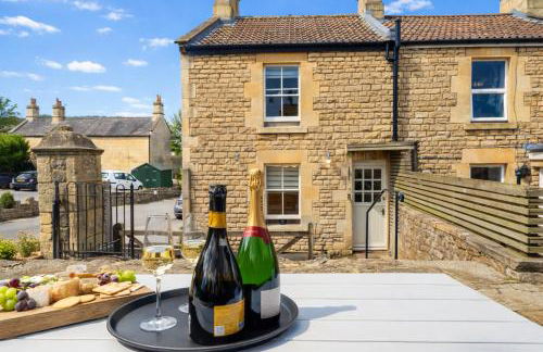 Heron Stays Bath- Charming Village Cottage with Parking, Garden, Just 3 Miles to Bath Centre, Sleeps 5 - Photo 1