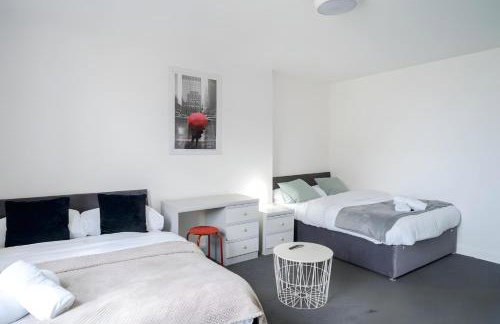 Stylish 3BR Derby Apartment - Sleeps 6, Central Location - Foto 11