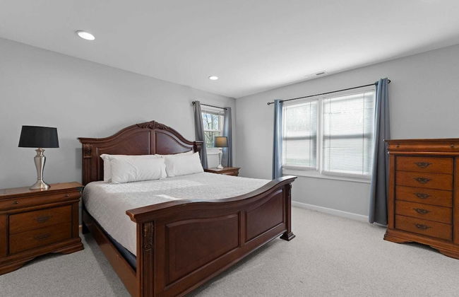 Sleeps 22, Lakefront w/ Private Dock & Pool, 2 Houses Lake Living by Avantstay - Foto 52