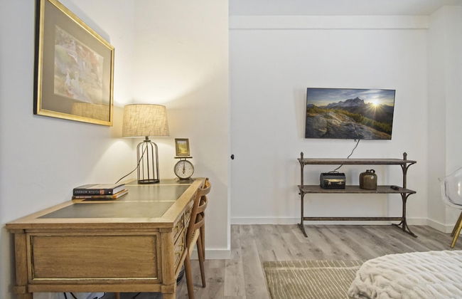 3-story 6-bedroom 4 Bathrooms 3min-asian Dist - Photo 58