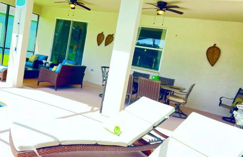 CozyCove near Disney Universal Pool Home Sleeps 10 - Foto 5