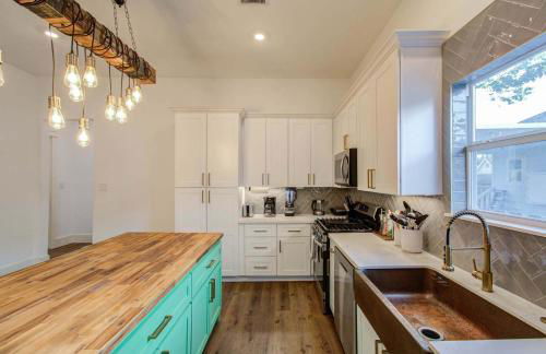 3BD Historic Charm x Modern Amenities w Hot Tub - Foto 14