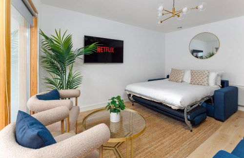 Flatzy - Prime City Apartment with Free Parking & Ping Pong Table - Foto 40