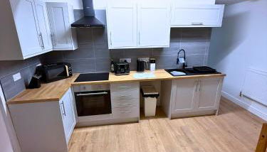 New 3 Bedroom Apartment Next to Station - Foto 3