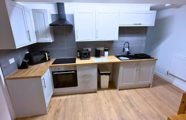 New 3 Bedroom Apartment Next to Station - Foto 3