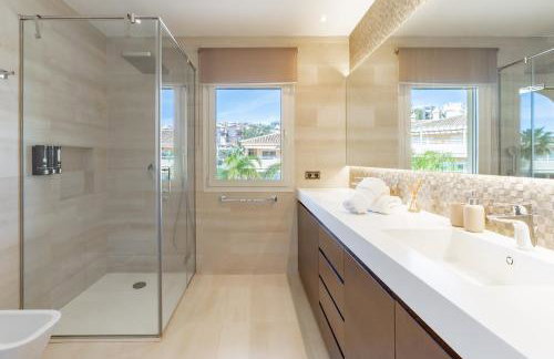 Infinity Blue Penthouse - Photo 25