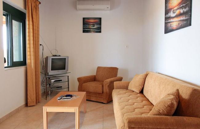 Theo Beach Villa Large Private Pool Walk to Beach Sea Views A C Wifi Car Not Required - 1843 - Foto 9