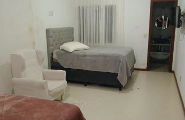 Linda casa com piscina, quiosque e churrasqueira a 150 metros da praia - Foto 3